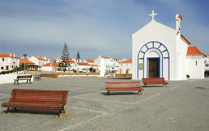 /fileuploads/COSTA VICENTINA/quintadosardanito_costa_vicentina_zambujeiradomar_alentejo_turismo_patrimonio_capela_1.png